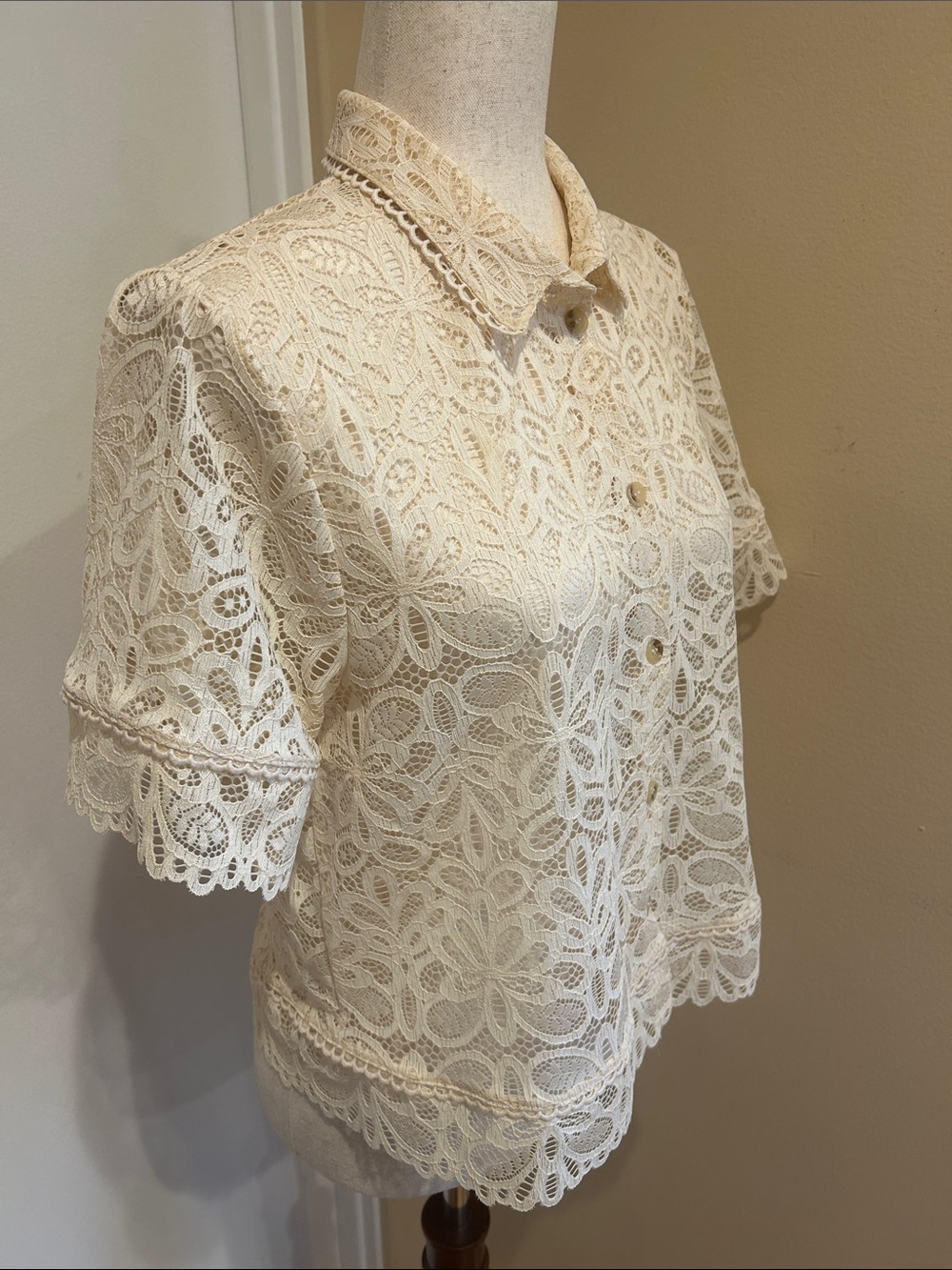intimissimi Cream Lace Short Sleeve Button-Up Blouse - Picture 5 of 8